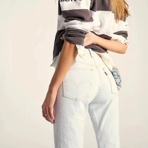 Aritzia Levi’s 501 Jeans in Fainted Heart